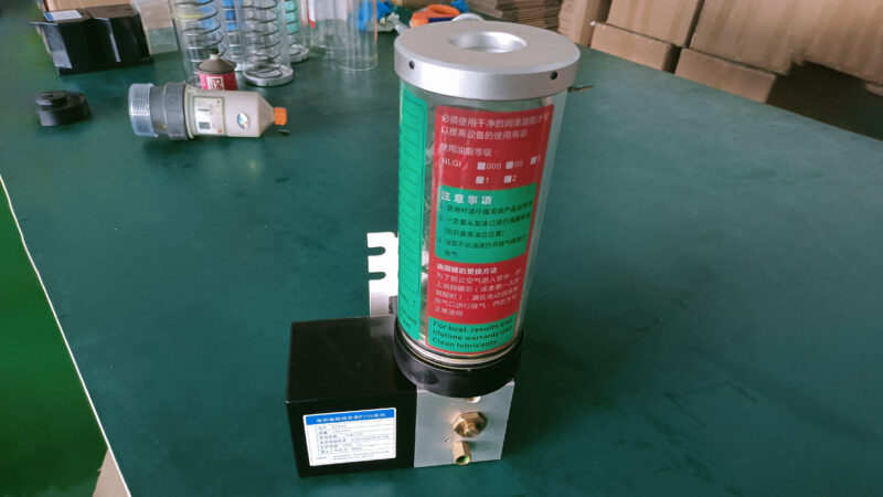 一款可拆卸P100系列電動油脂潤滑泵