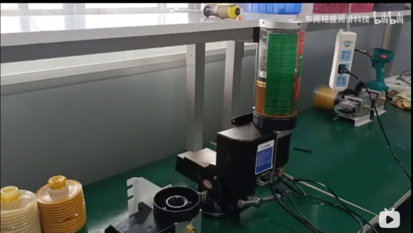 Read more about the article 一款可拆卸P200電動潤滑泵，讓加油更加方便。